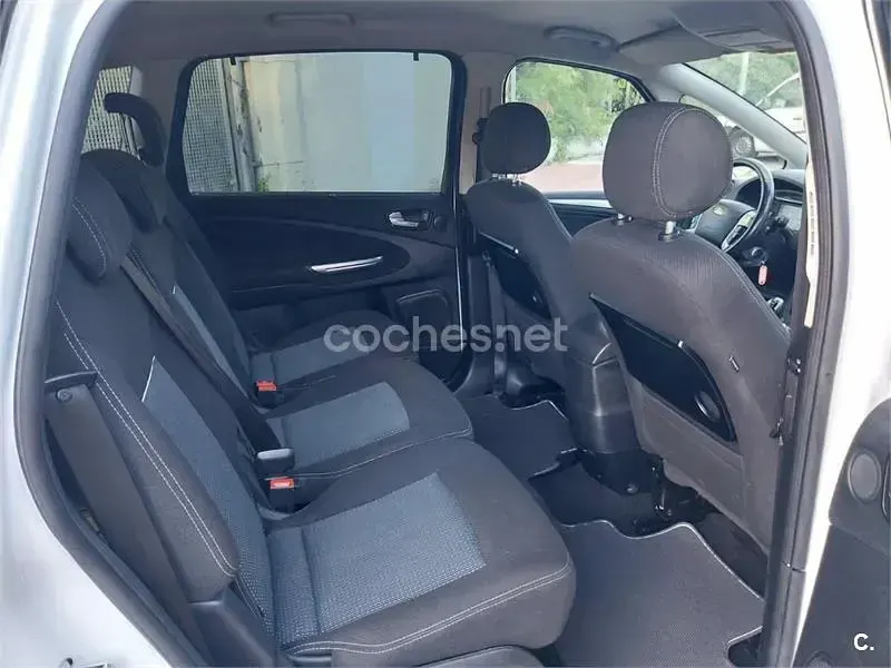 Usado Ford S-MAX Trend 140 CV (102 kW) 2014 Blanco Monovolumen