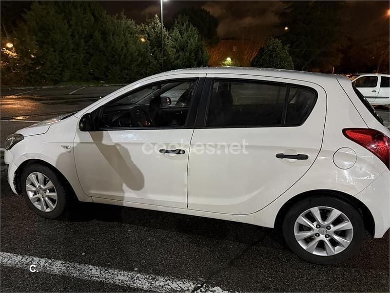 Usado Hyundai i20 75 CV (55 kW) 2013 Blanco Utilitario