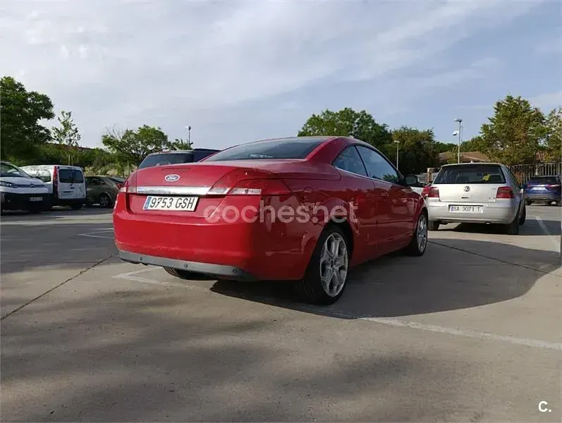 Usado Ford Focus Cabriolet Titanium 136 CV (100 kW) 2009 Rojo Descapotable