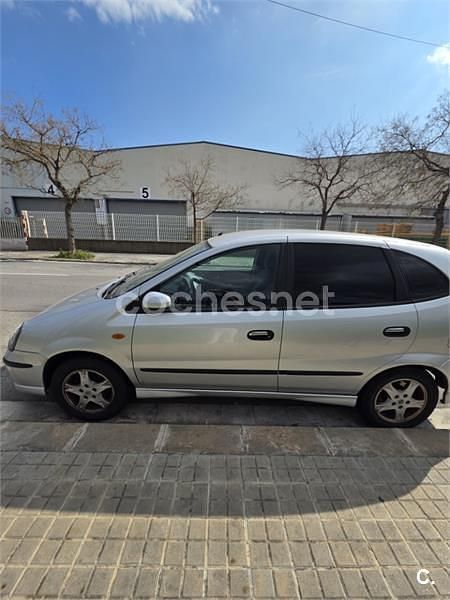 Usado Nissan Almera Tino Acenta 136 CV (100 kW) 2005 Gris / plata Monovolumen