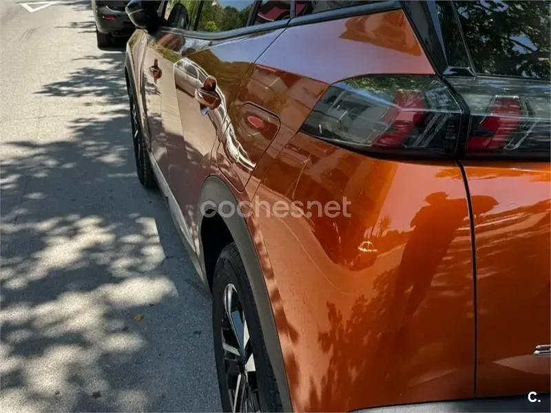 Usado Peugeot 2008 Allure 130 CV (95 kW) 2023 Naranja SUV