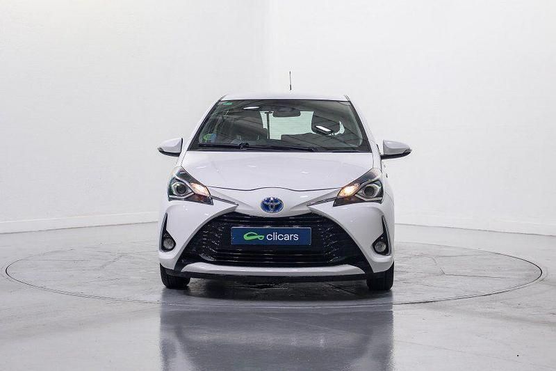 Usado Toyota Yaris Hybrid Active 100 CV (73 kW) 2019 Blanco Berlina