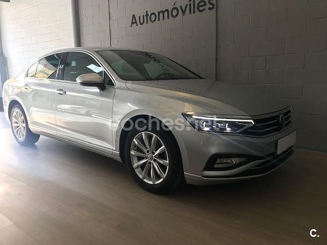 Usado VW Passat Executive 122 CV (89 kW) 2022 Gris / plata Familiar