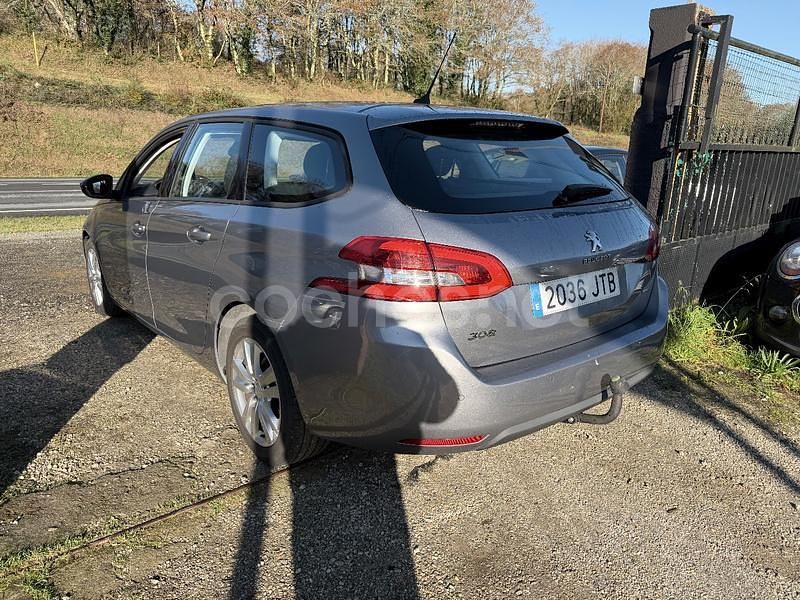 Usado Peugeot 308 SW Active 120 CV (88 kW) 2017 Gris / plata Familiar