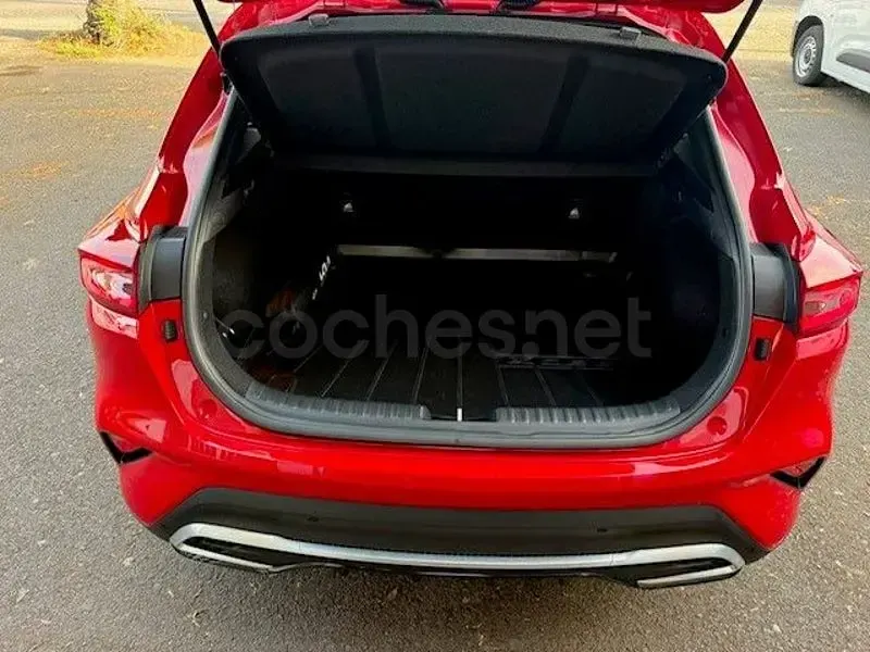 Usado Kia XCeed 120 CV (88 kW) 2023 Granate SUV