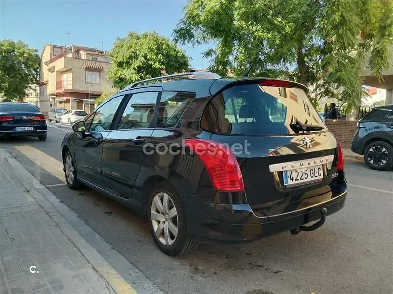 Usado Peugeot 308 SW 90 CV (66 kW) 2010 Negro Familiar