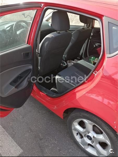 Usado Ford Fiesta Trend 68 CV (50 kW) 2009 Rojo Utilitario