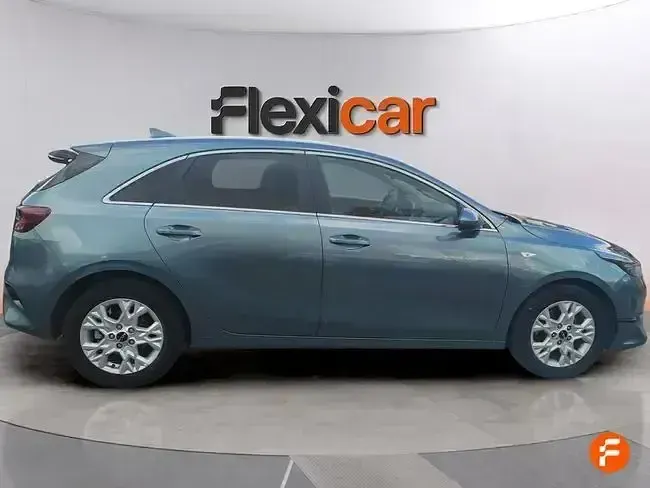 Usado Kia Ceed 100 CV (73 kW) 2022 Verde Utilitario