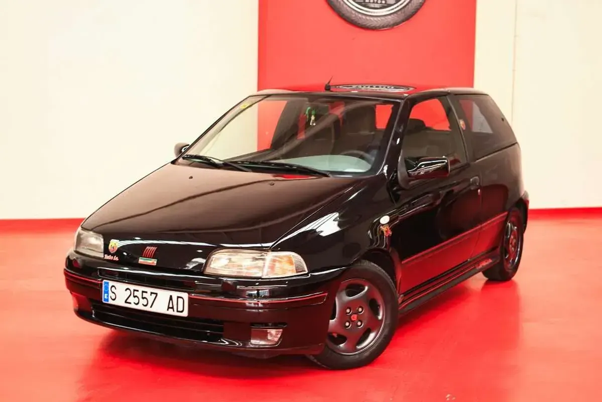 Usado Fiat Punto 136 CV (100 kW) 1994 Negro Utilitario
