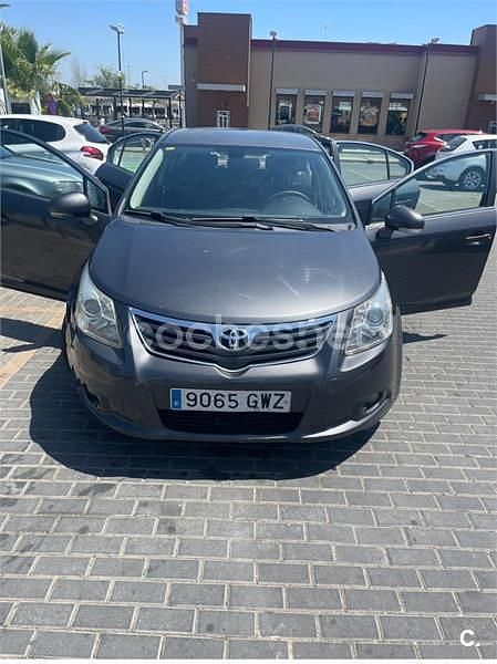 Usado Toyota Avensis Advance 126 CV (92 kW) 2010 Gris / plata Berlina