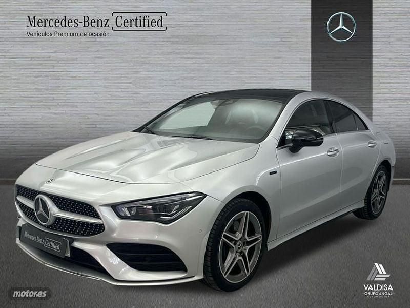 Gris / plateado Usado 2020 Mercedes CLA250 AMG line Berlina | 32.800 € - Imagen 1/4