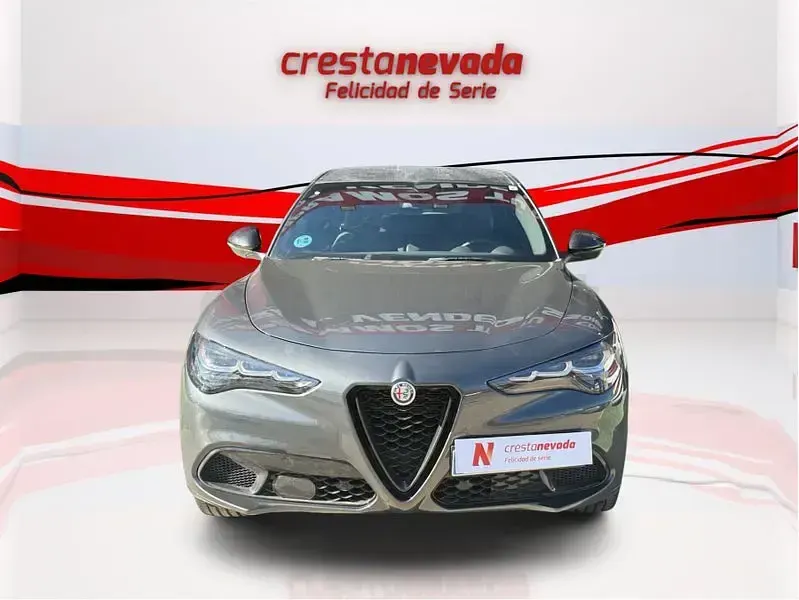Usado Alfa Romeo Stelvio Veloce 210 CV (154 kW) 2023 Gris / plata SUV