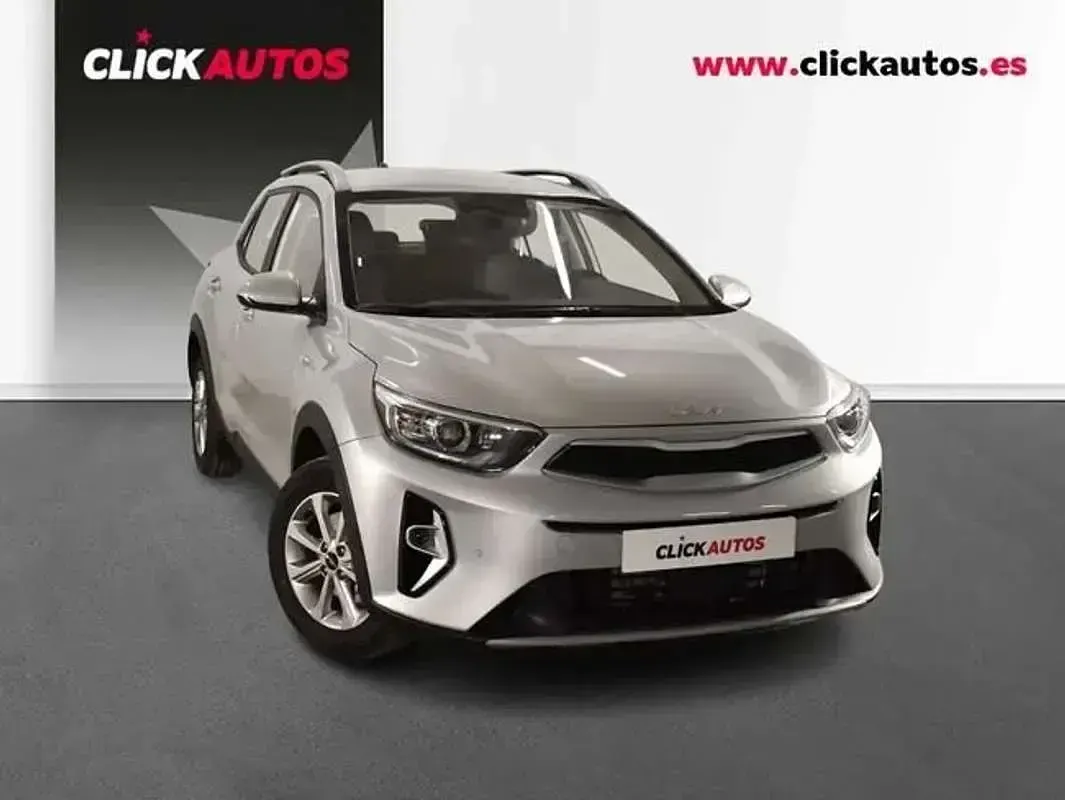 Usado Kia Stonic Active 79 CV (58 kW) 2025 Plateado SUV