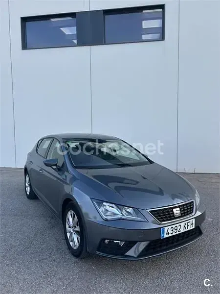 Usado Seat Leon Style 110 CV (80 kW) 2017 Gris / plata Berlina