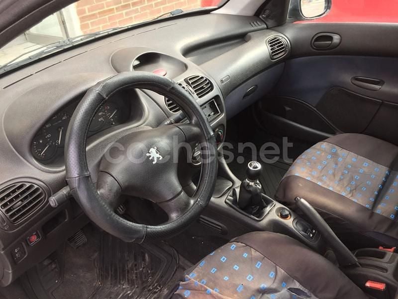 Usado Peugeot 206 70 CV (51 kW) 2001 Gris / plata Berlina