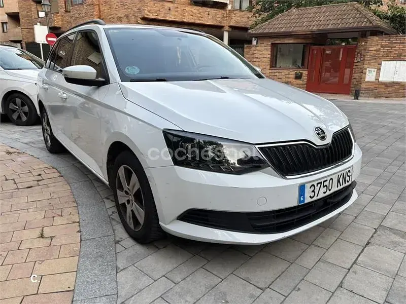 Usado Skoda Fabia Style 95 CV (69 kW) 2018 Blanco Familiar