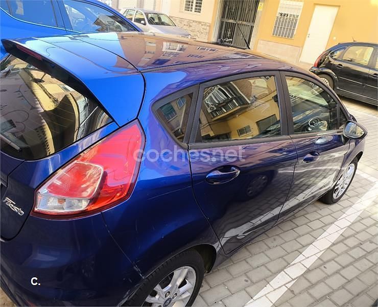 Usado Ford Fiesta Trend 82 CV (60 kW) 2017 Azul Berlina