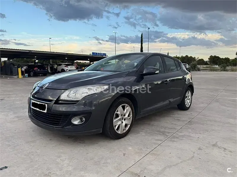 Usado Renault Mégane III Dynamique 110 CV (80 kW) 2013 Negro Berlina
