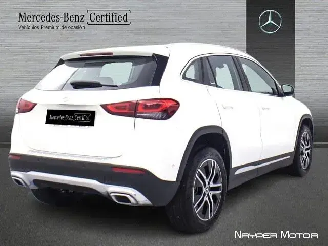 Usado Mercedes GLA180 136 CV (100 kW) 2022 Blanco polar SUV