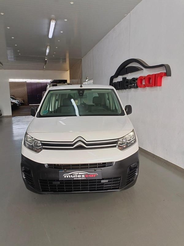 Usado Citroën Berlingo Feel 102 CV (75 kW) 2020 Blanco Monovolumen