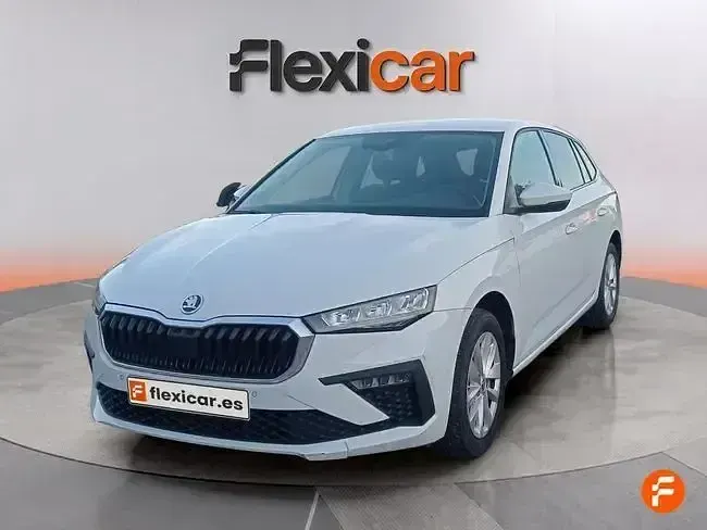 Usado Skoda Scala Selection 115 CV (84 kW) 2024 Blanco Utilitario