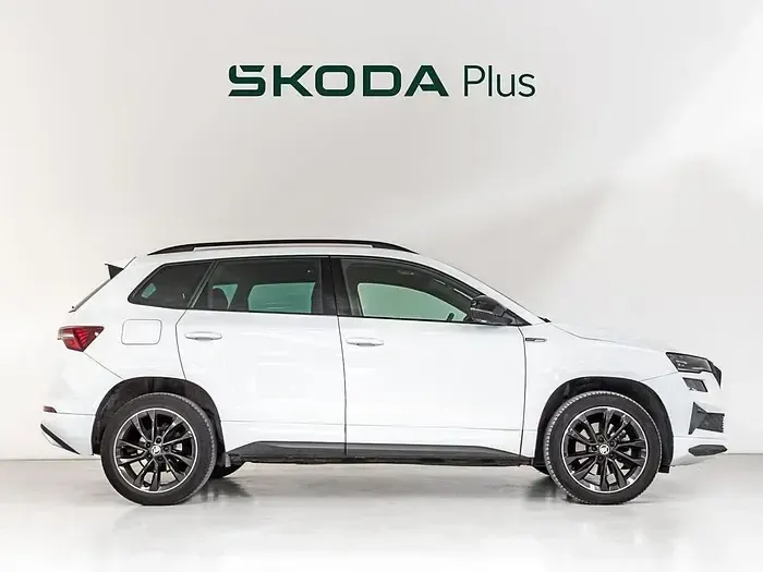 Usado Skoda Karoq SportLine 150 CV (110 kW) 2022 Blanco SUV