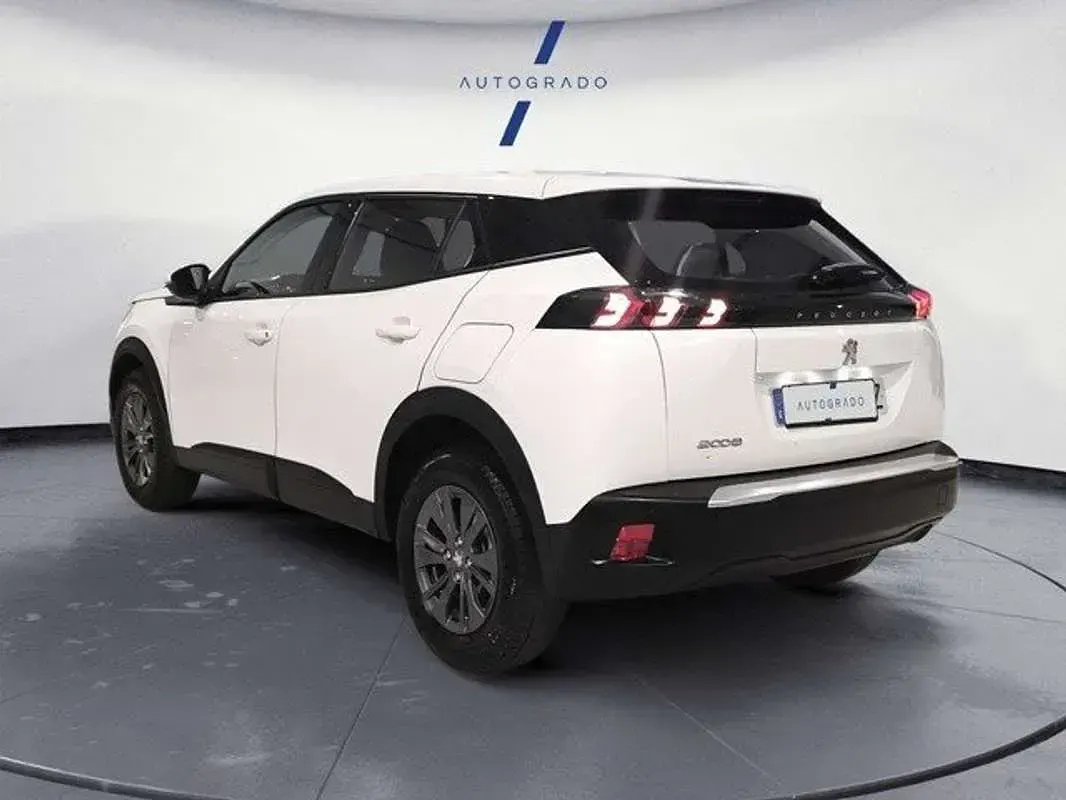 Usado Peugeot 2008 Active 110 CV (80 kW) 2024 Blanco SUV