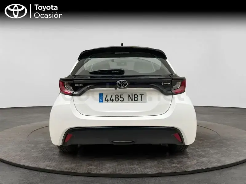 Nowe Toyota Yaris Hybrid Business Edition 116 KM (85 kW) 2025 Biały Sedan/Limuzyna