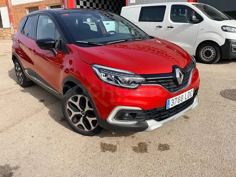 Usado Renault Captur Life 90 CV (66 kW) 2020 Rojo SUV