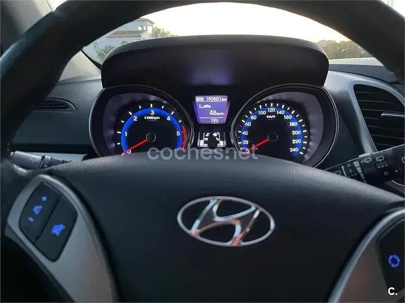 Usado Hyundai i30 90 CV (66 kW) 2013 Gris / plata Berlina
