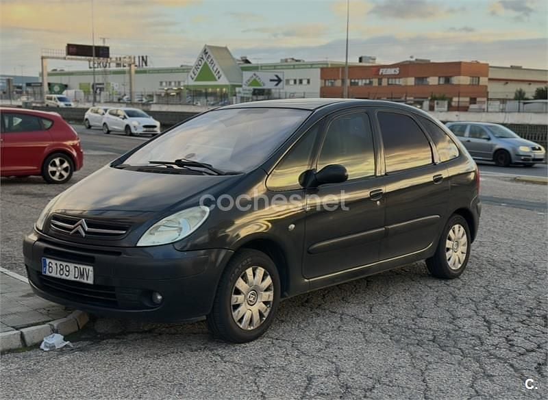 Usado Citroën Xsara Picasso 110 CV (80 kW) 2005 Negro Monovolumen
