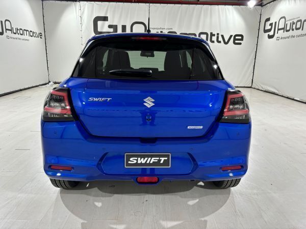 Usado Suzuki Swift 83 CV (61 kW) 2024 Azul Utilitario