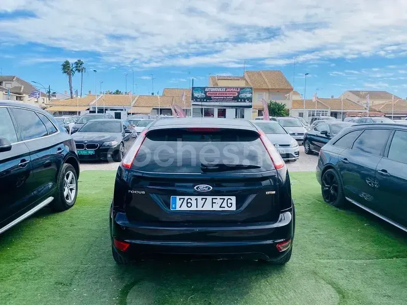 Usado Ford Focus Trend 109 CV (80 kW) 2008 Negro Berlina