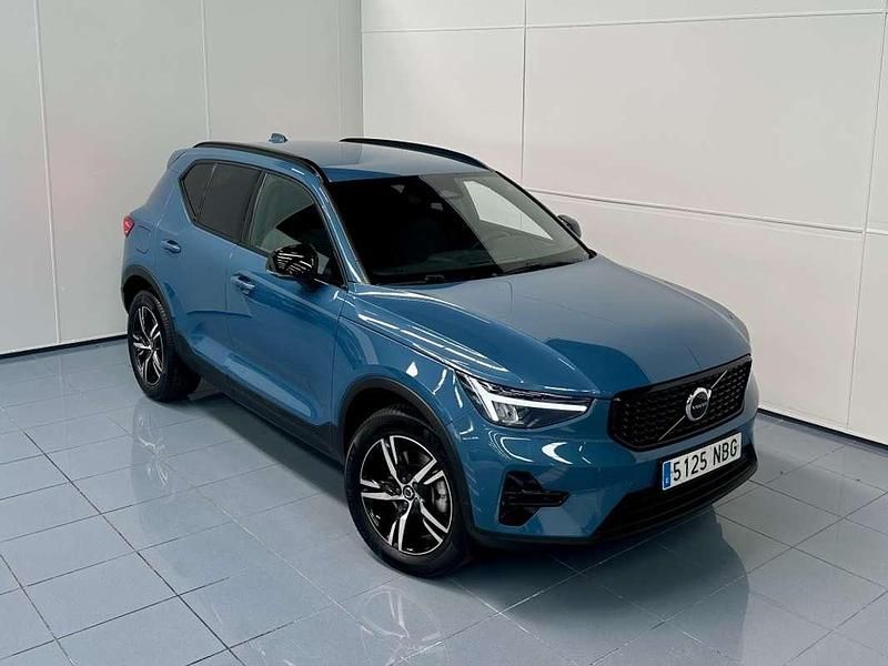 Usado Volvo XC40 Plus 129 HP (94 kW) 2025 Azul SUV