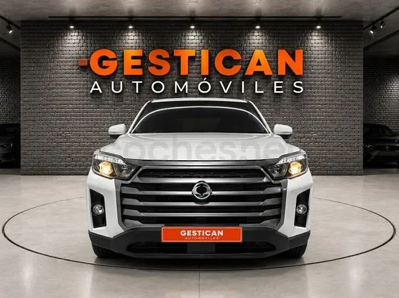 Usado SsangYong Musso 202 CV (148 kW) 2023 Blanco Pickup/Camioneta