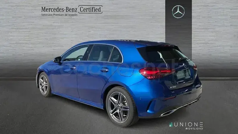 Usado Mercedes A180 136 CV (100 kW) 2025 Azul Berlina