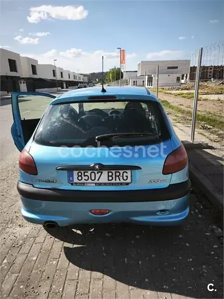 Usado Peugeot 206 90 CV (66 kW) 2001 Azul Berlina