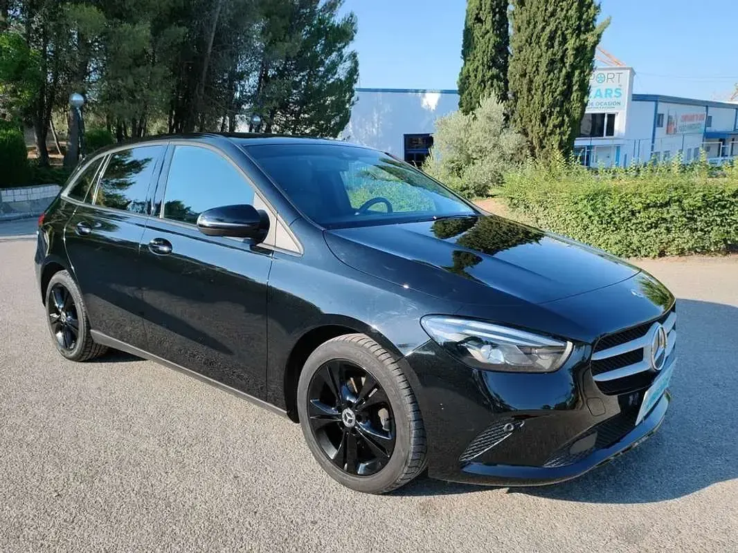 Usado Mercedes B180 116 CV (85 kW) 2020 Negro Utilitario