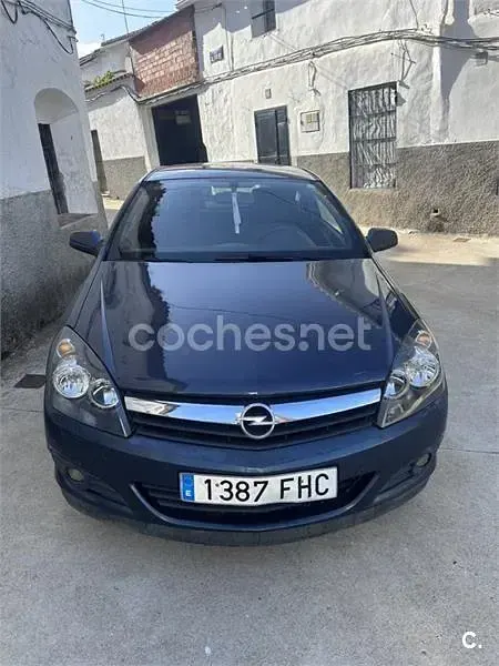 Usado Opel Astra GTC Sport 120 CV (88 kW) 2006 Negro Berlina
