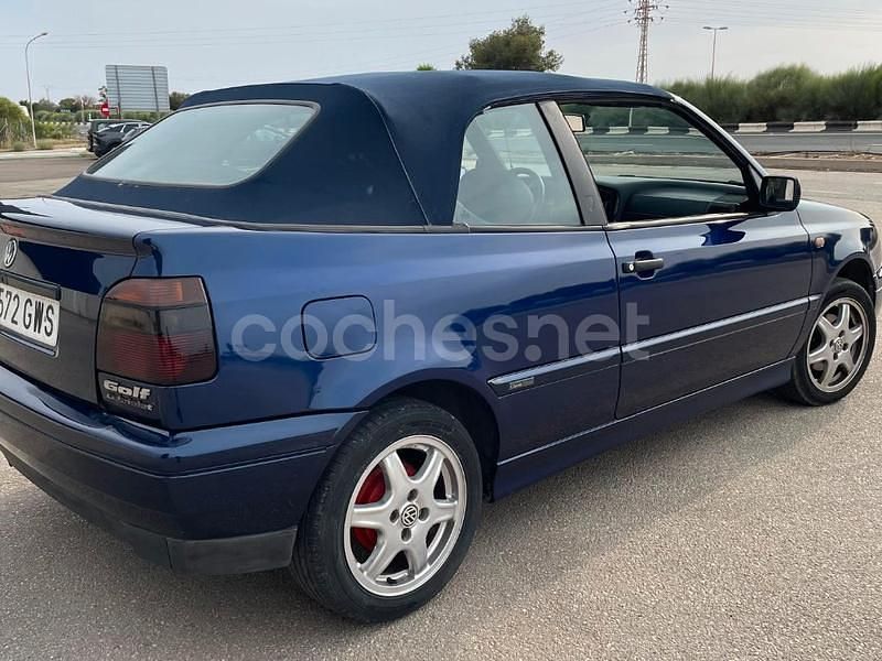 Usado VW Golf Cabriolet 100 CV (73 kW) 1997 Azul Descapotable