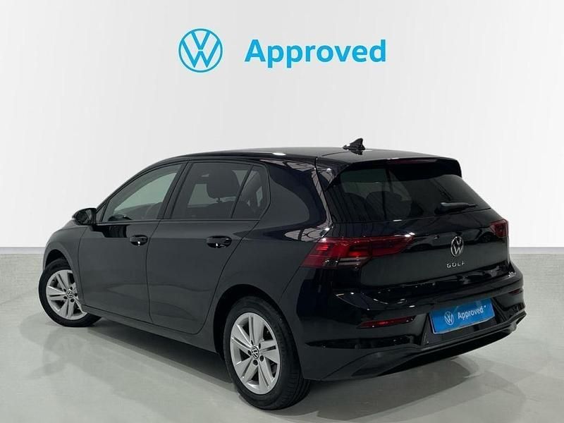 Usado VW Golf VIII Life 110 CV (80 kW) 2023 Negro Berlina