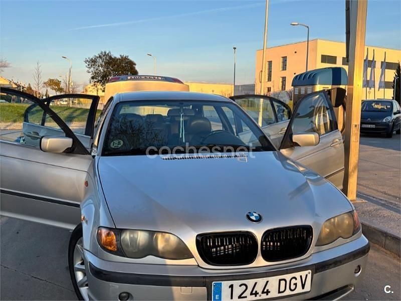 Usado BMW 318 115 CV (84 kW) 2005 Gris / plata Berlina