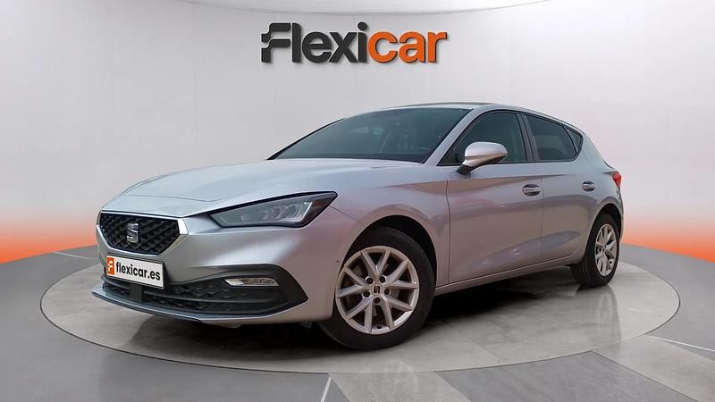 Usado Seat Leon Style 131 CV (96 kW) 2022 Gris Berlina