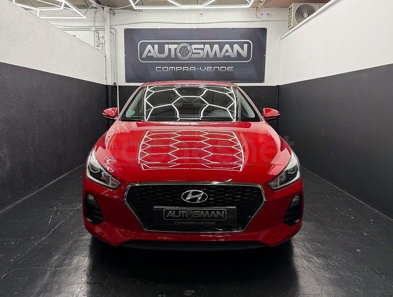 Usado Hyundai i30 120 CV (88 kW) 2017 Rojo Familiar