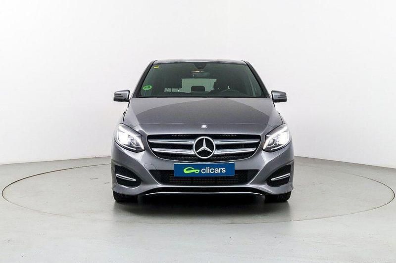 Usado Mercedes B200 150 CV (110 kW) 2016 Gris / plata Monovolumen