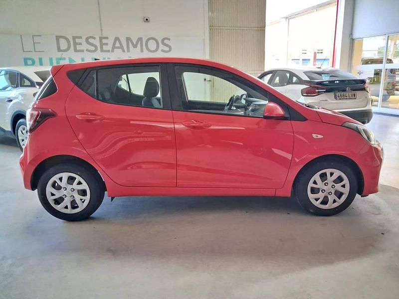 Usado Hyundai i10 GO! 66 CV (48 kW) 2019 Rojo Utilitario