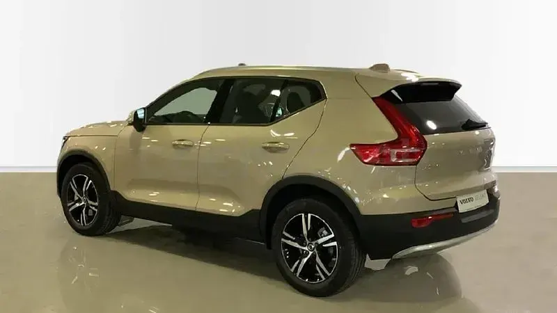 Usado Volvo XC40 Core 163 CV (119 kW) 2025 Gris / plata SUV