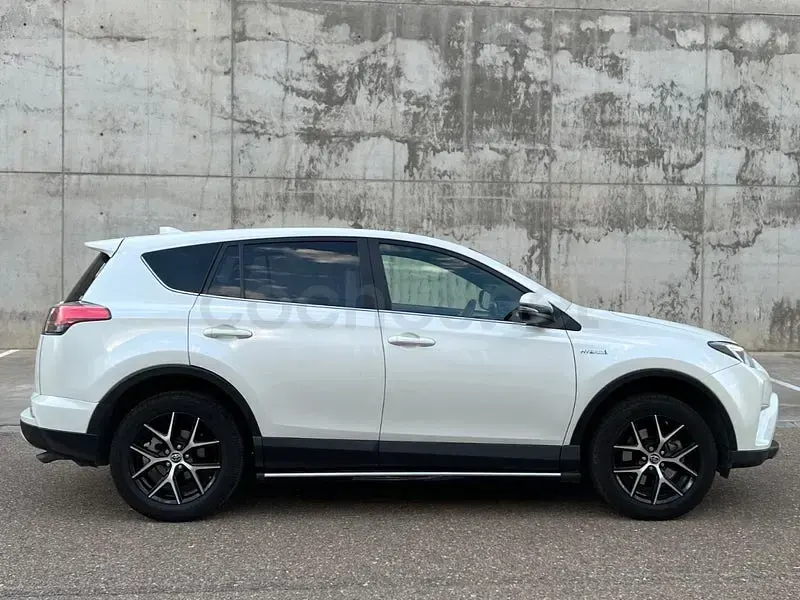 Usado Toyota RAV4 Hybrid Executive 197 CV (144 kW) 2018 Blanco SUV