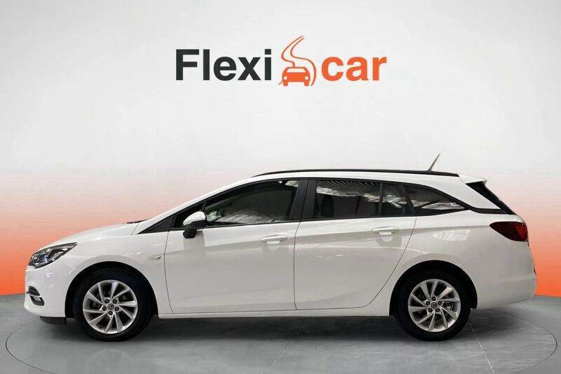 Usado Opel Astra 105 CV (77 kW) 2020 Blanco Familiar