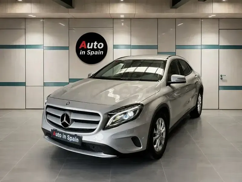 Usado Mercedes GLA180 Style 122 CV (89 kW) 2016 Gris SUV